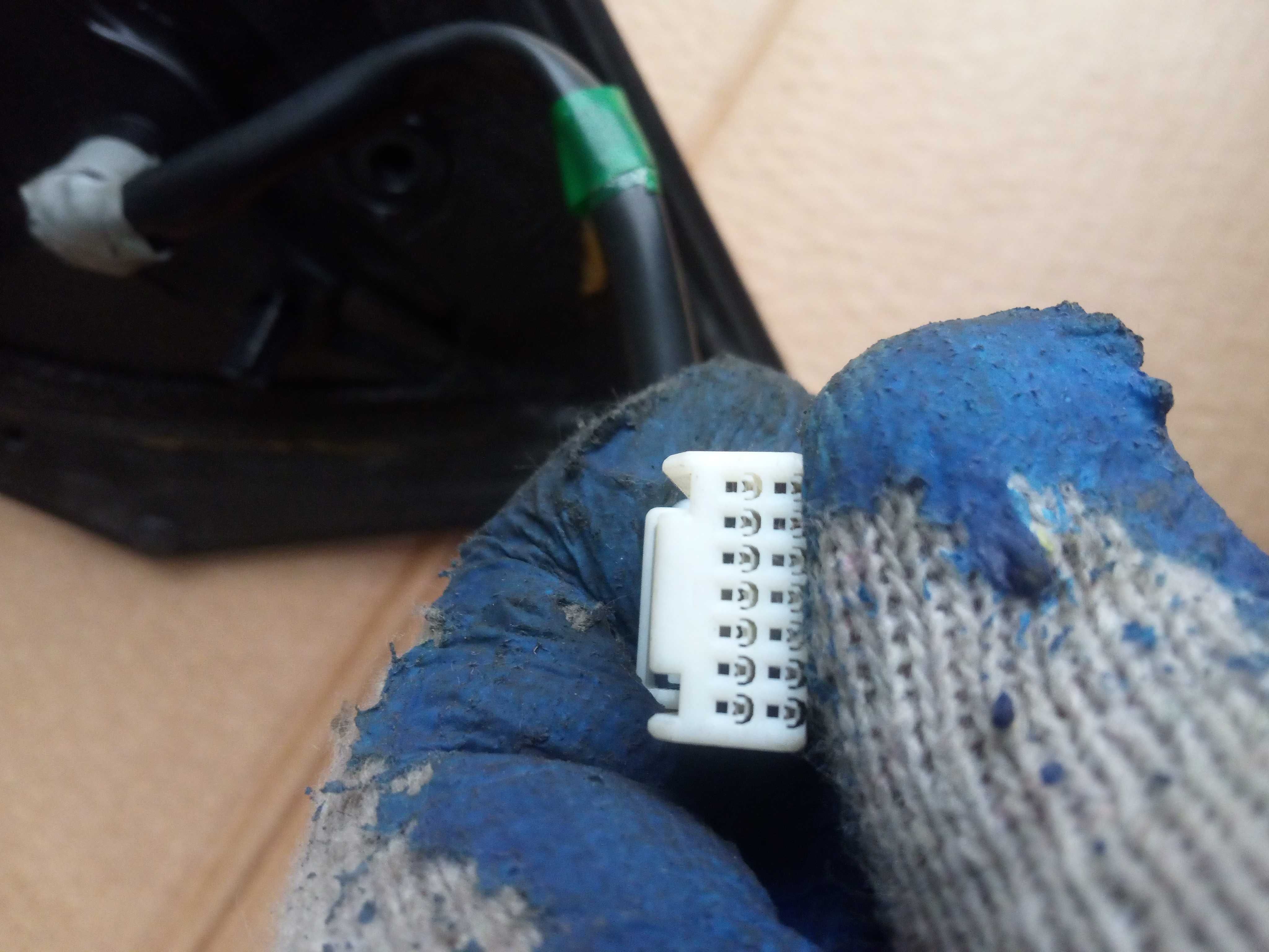 AURIS II 13-18 lusterko prawe europa 9 pin składane elektrycznie