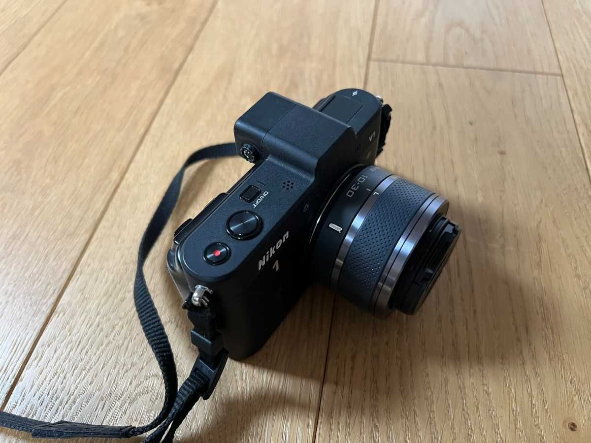 Nikon 1 V1 + obiektyw 10-30 mm + lampa SB-N7 + filtr polaryzacyjny