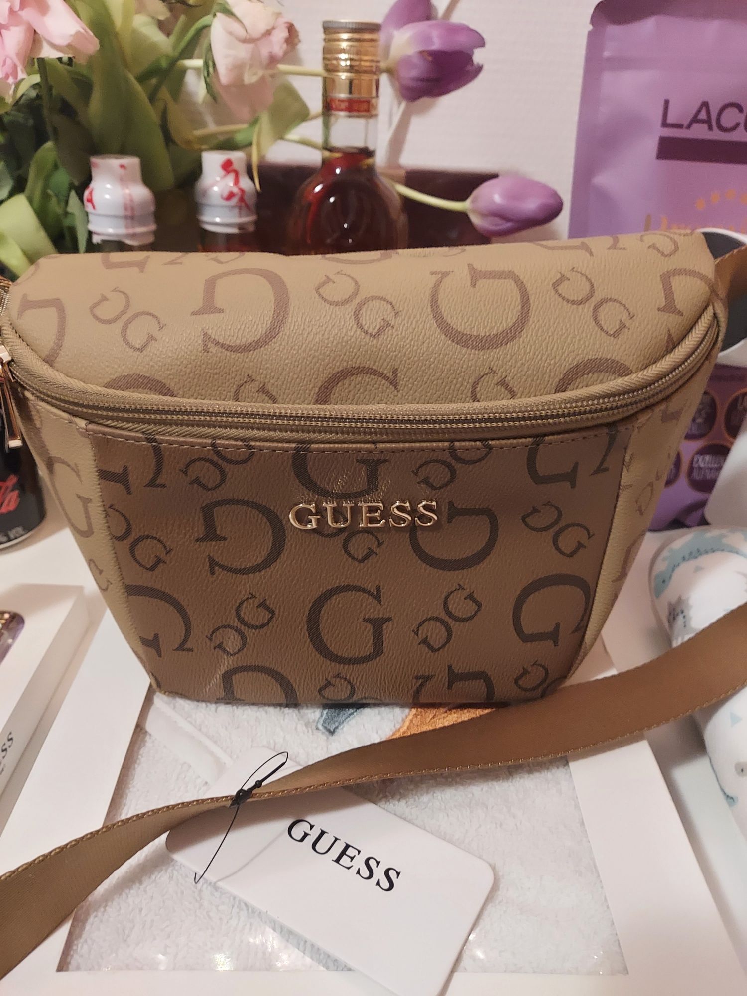 Фирменная оригинал сумка бананка Guess