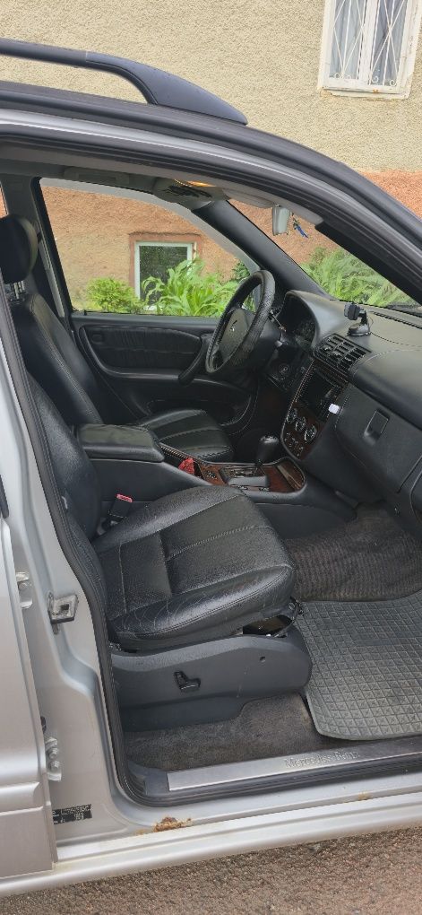 Mersedes ML 270 (w163 )