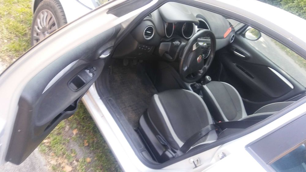 Fiat Grande Punto 1,4 LPG 2012r z usterką TANIO