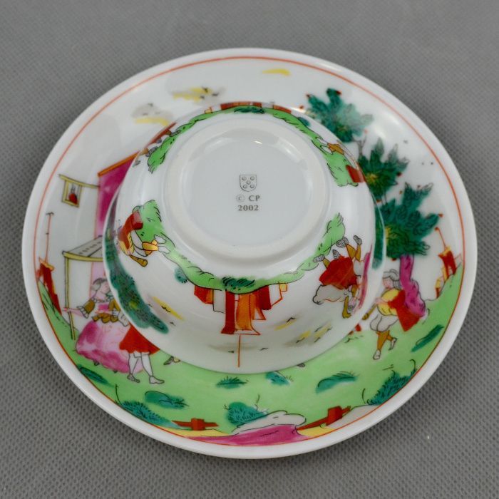 Taça e pires em porcelana - Reprodução de Companhia das Índias
