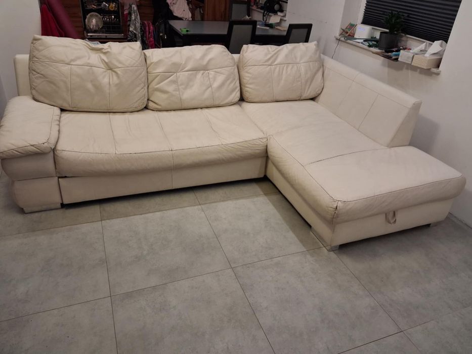 Biały skórzany narożnik