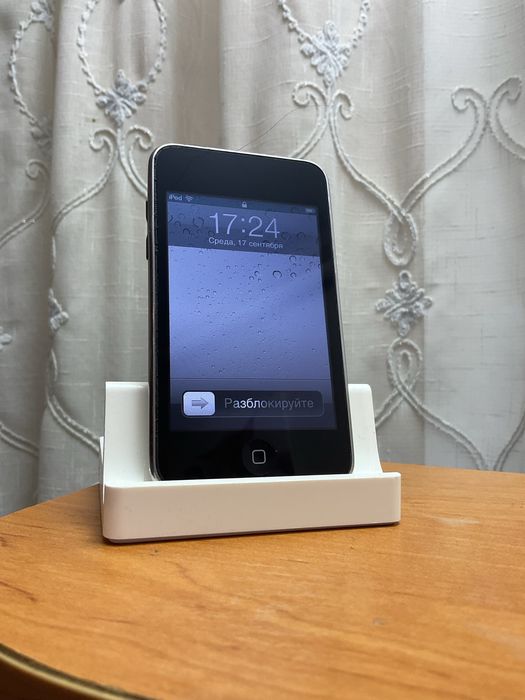 Ipod touch 3 32gb + зарядна станція