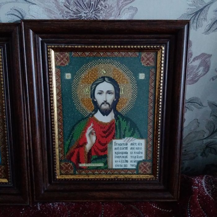 Парні образи вишиті бісером