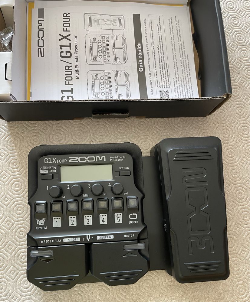 Zoom G1X Four+Pedal efeitos (como novo)
