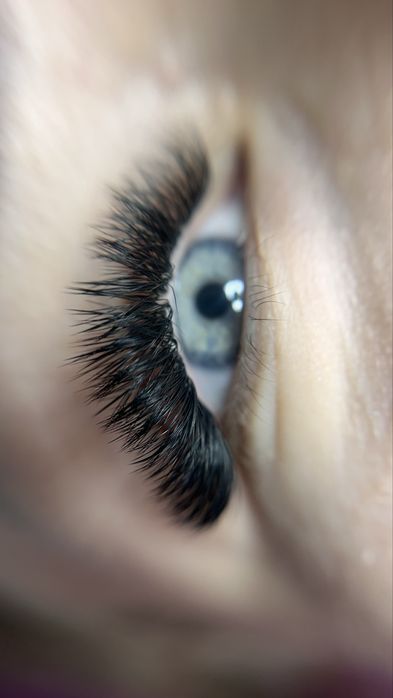 Нарощення та ламінування вій