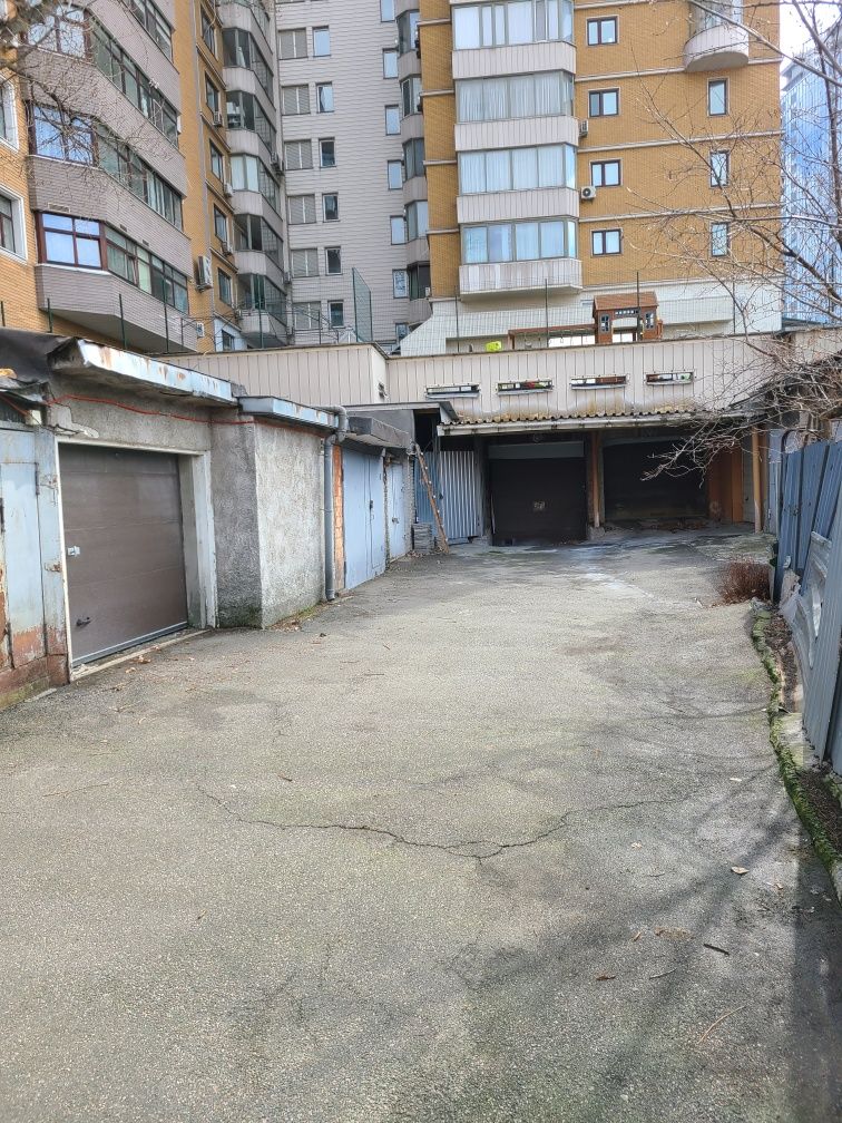 ТИХИЙ ЦЕНТР,Бесарабка 1к с терассой, Мастерской,Гараж,ремонт под Вас