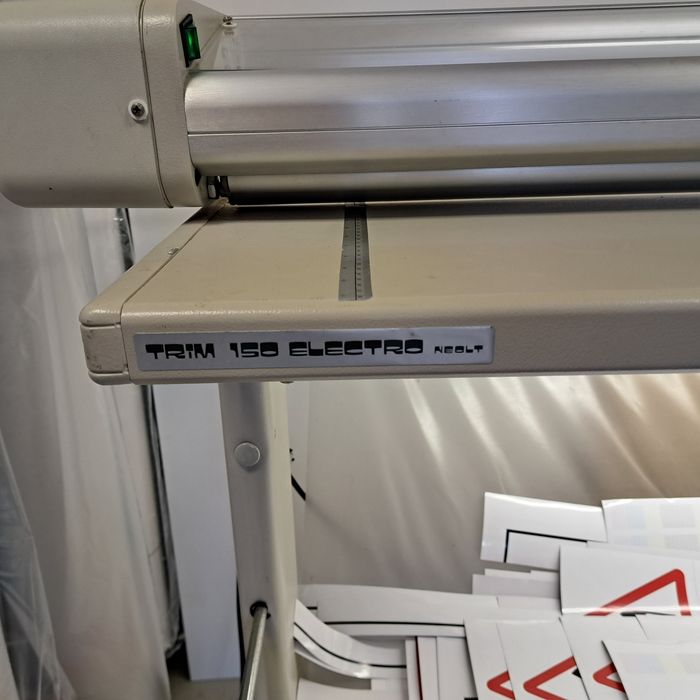 Резак Neolt Trim 150 electro для линейного реза печатных материалов