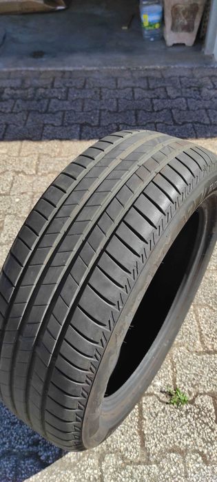 Pneu Firestone Roadhawk 2, 255/55R18, quase novo.