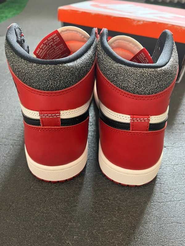 A-Jordan1RetroHighOGChicagoLostAndFound r-40