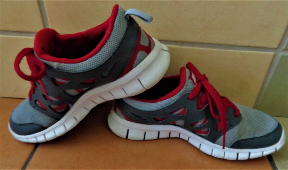 NIKE FREE RUN 2 damskie buty sportowe R. 38 wkł. 24 cm stan idealny.