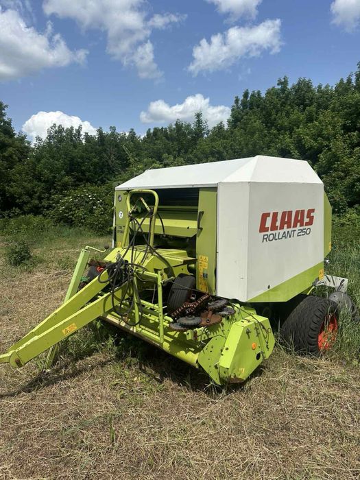 Пресс підбірач рулонний   Claas Rollant 250 Roto cut