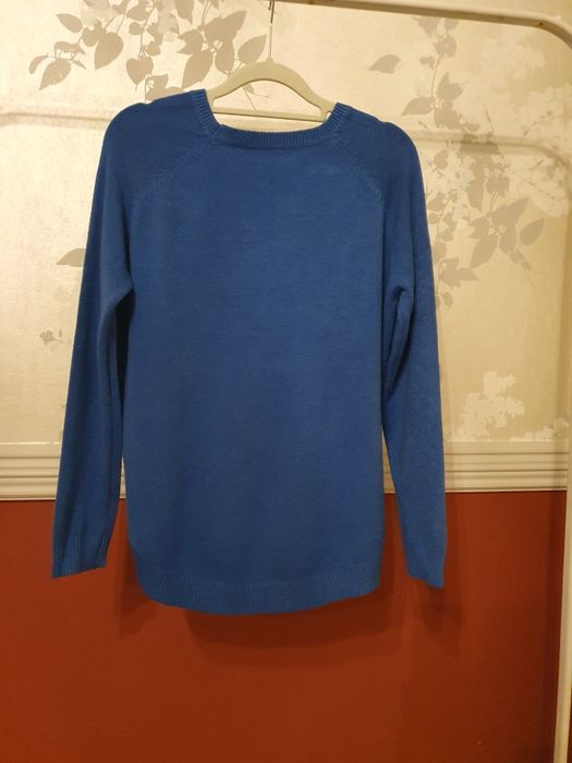 Niebieski cienki sweter