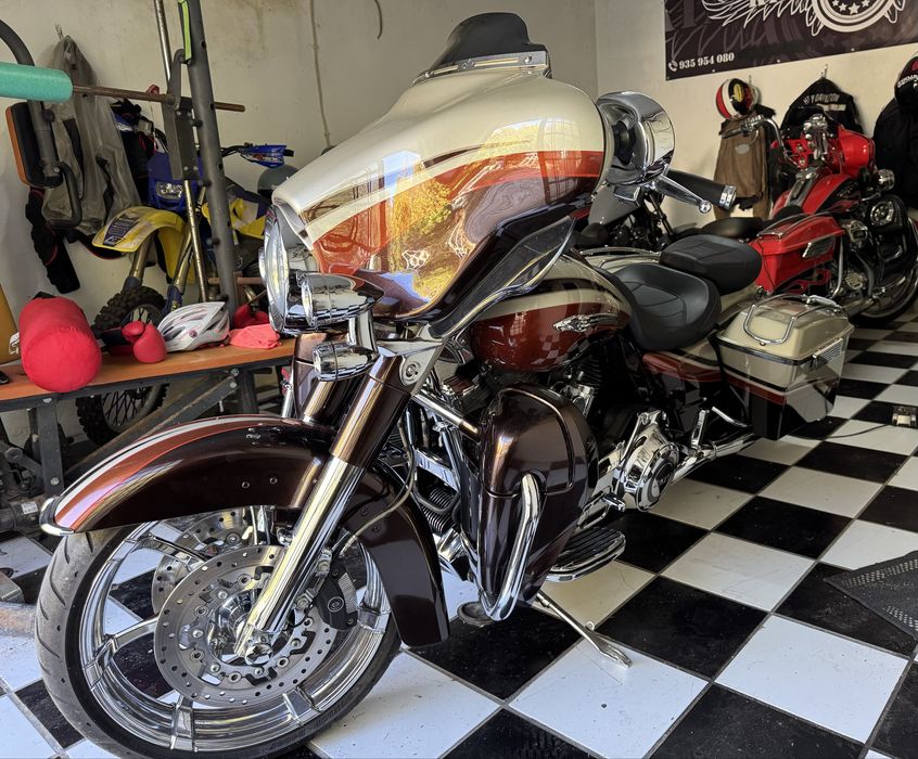 Harley Davidson street glide cvo