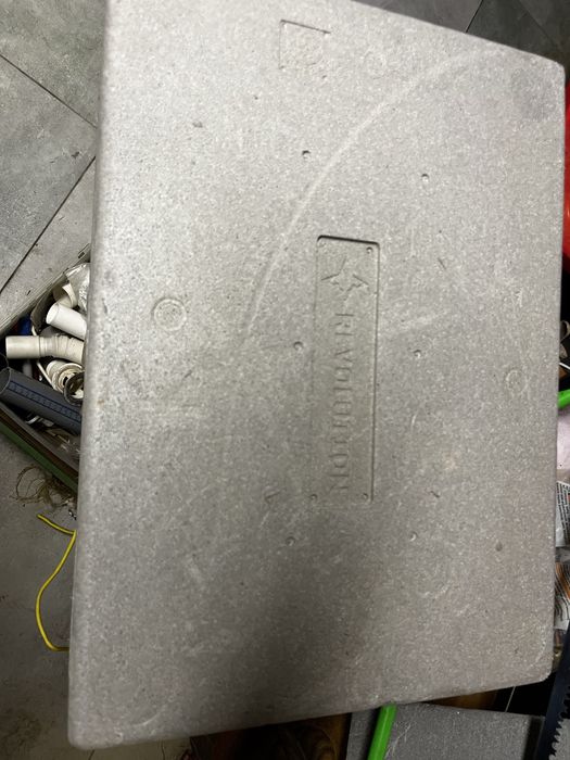 Dwa pojemniki termoizolacyjne 53x38x33 37,5l
