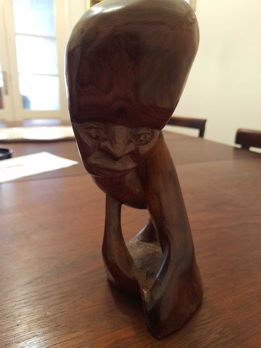 Estatueta de madeira africana