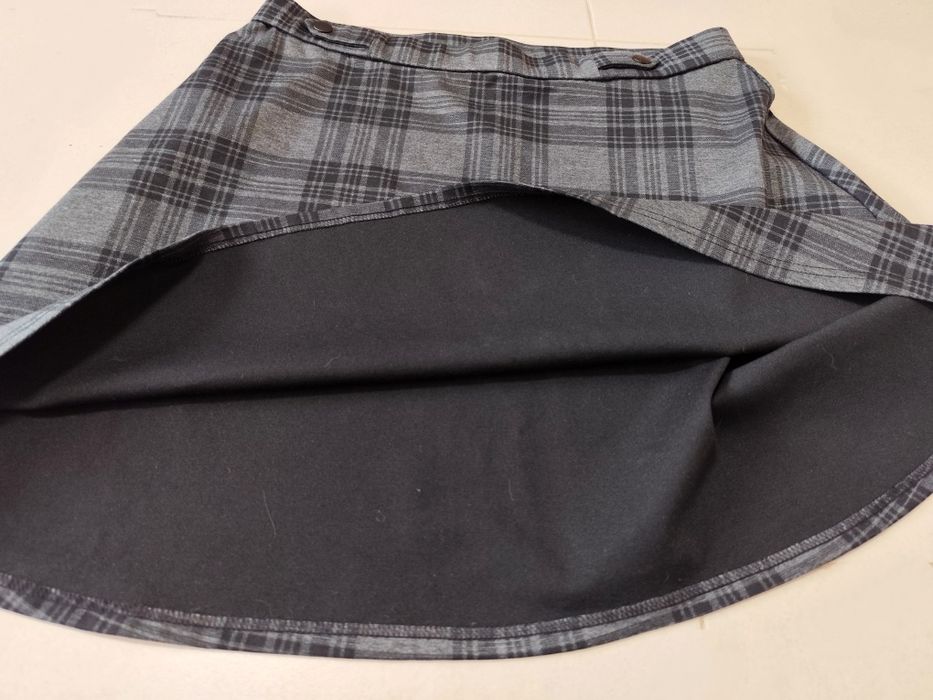 Saia de Inverno com Padrão Xadrez - C&A (Nova - XXXL - T.46)