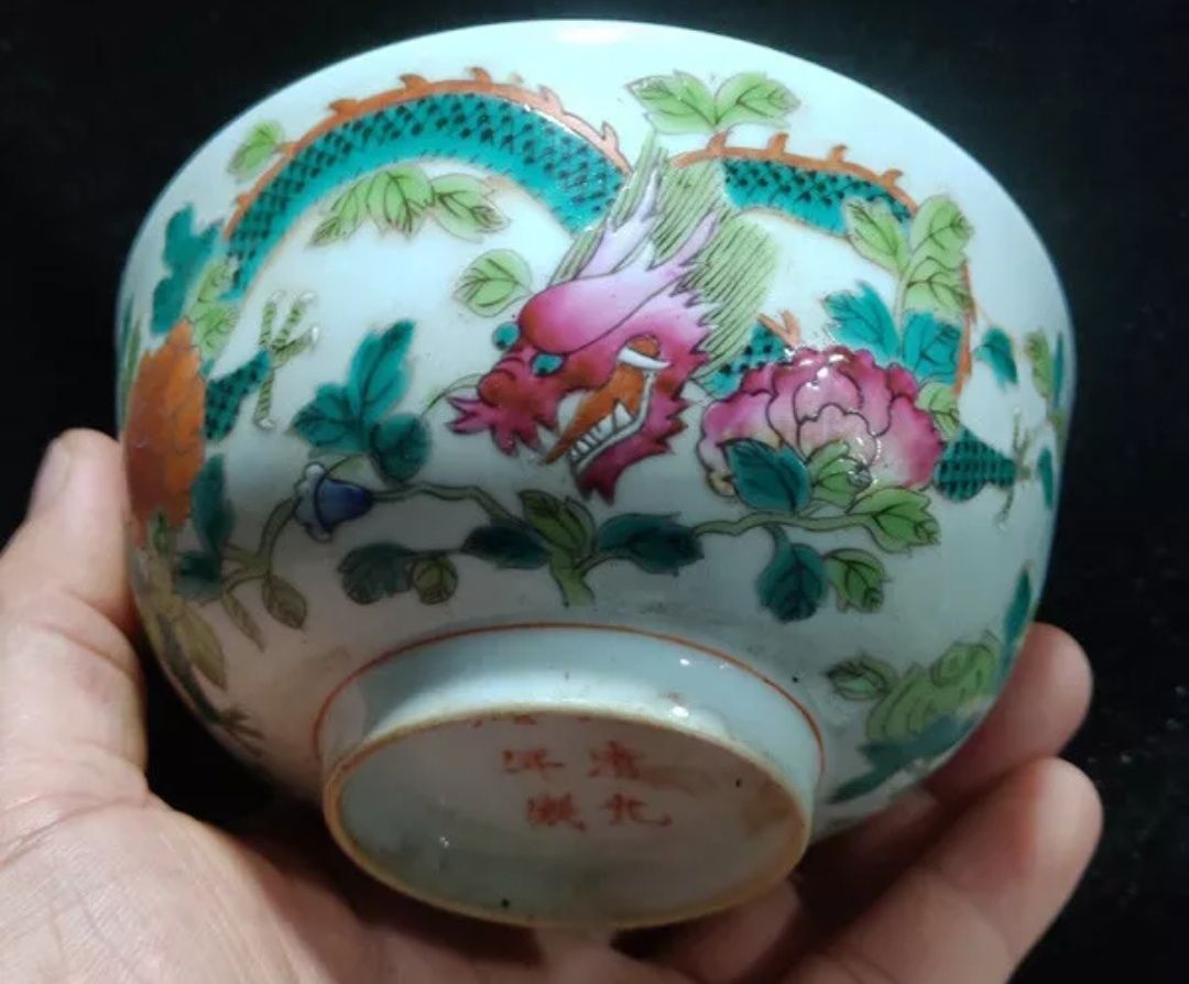 Taça de porcelana chinesa antiga, séc 19. Antiguidade chinês.
