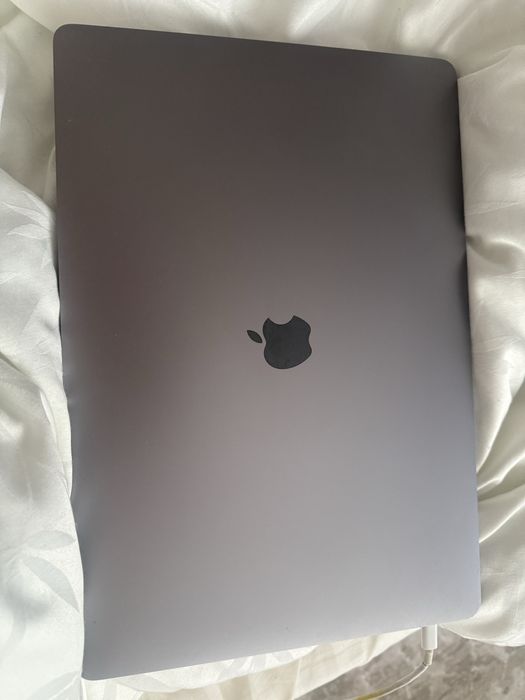 MacBook Pro 2019 i9 1TB