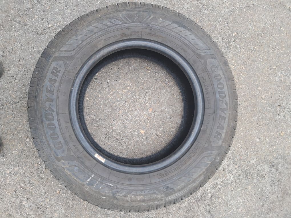 Продам одну шину 235/65R16C GOODYER.