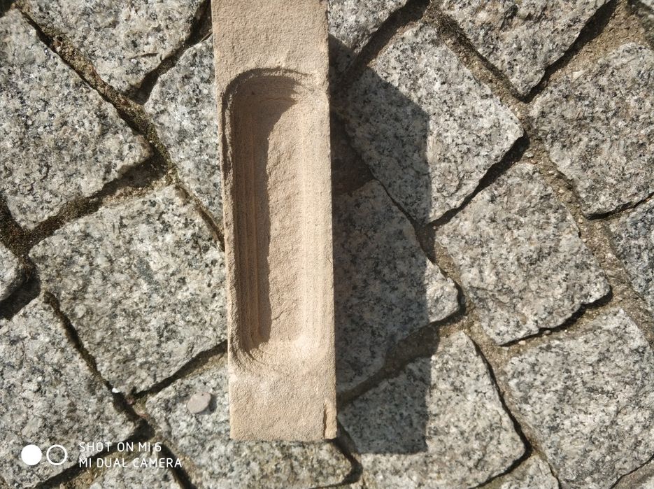 Cegły z wypustkami i bez  około 1tys. Sztuk .