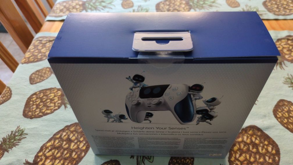 Comando PlayStation 5 (PS5) Dualsense Astro Bot NOVO e SELADO