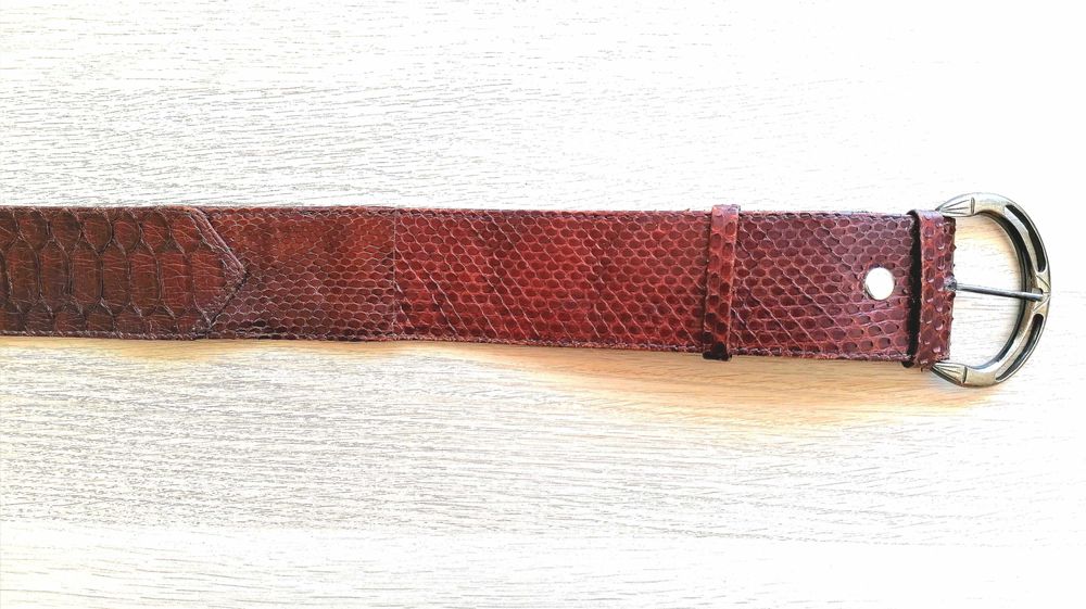 Cintos em pele de cobra genuína