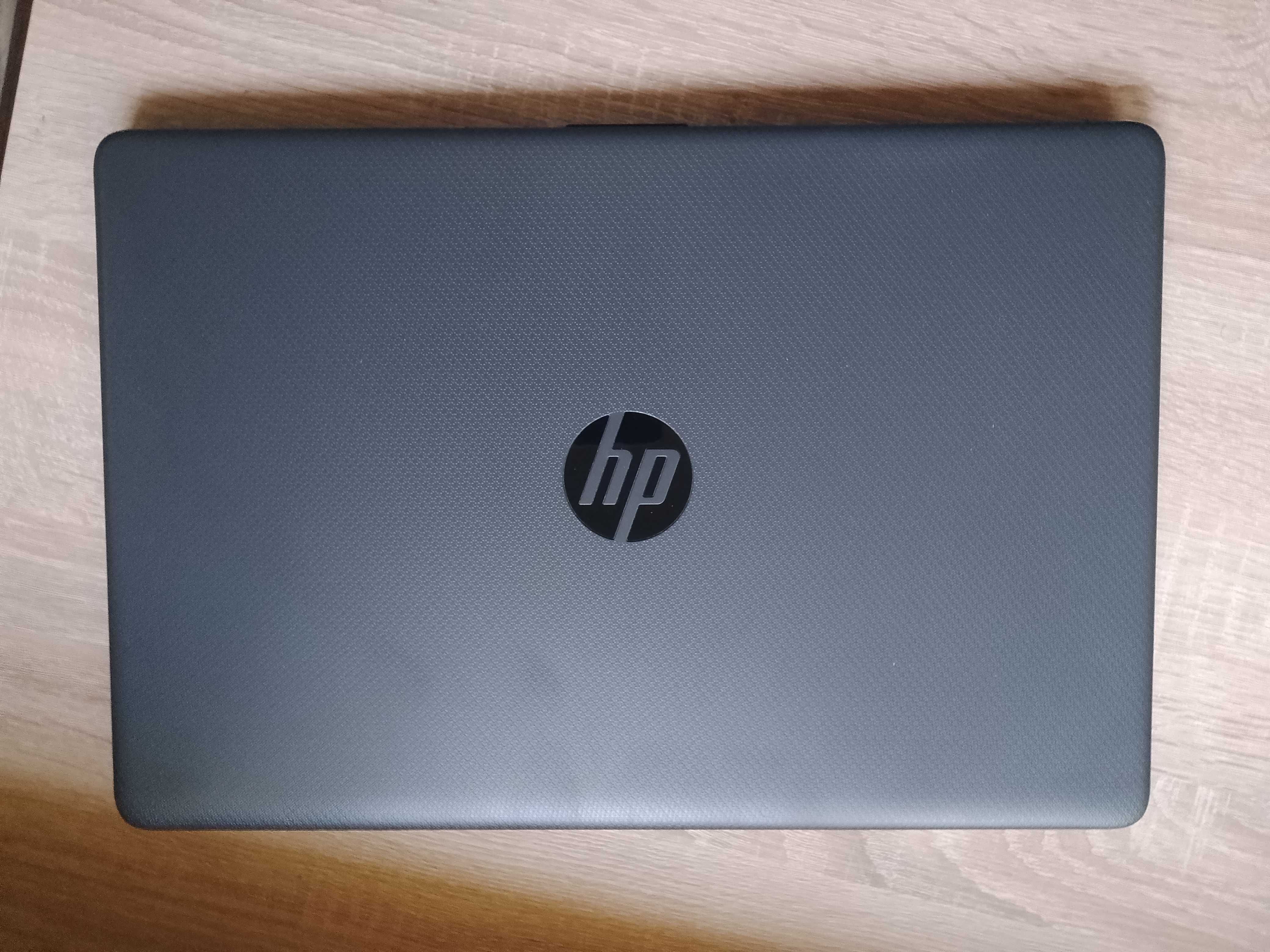 Laptop HP 255 G8 Athlon jeszcze na gwarancji