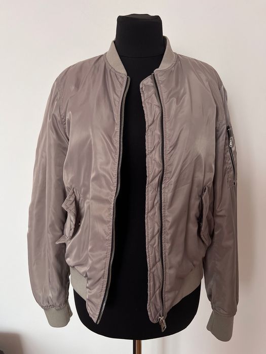 Бомбер жіночий,пальто