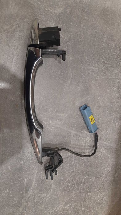 Ручка на праву дверку на сітроен с4 пікасо 2015р