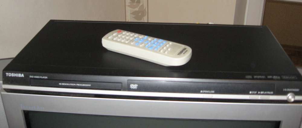 DVD-плеер Toshiba SD-680KR рабочий