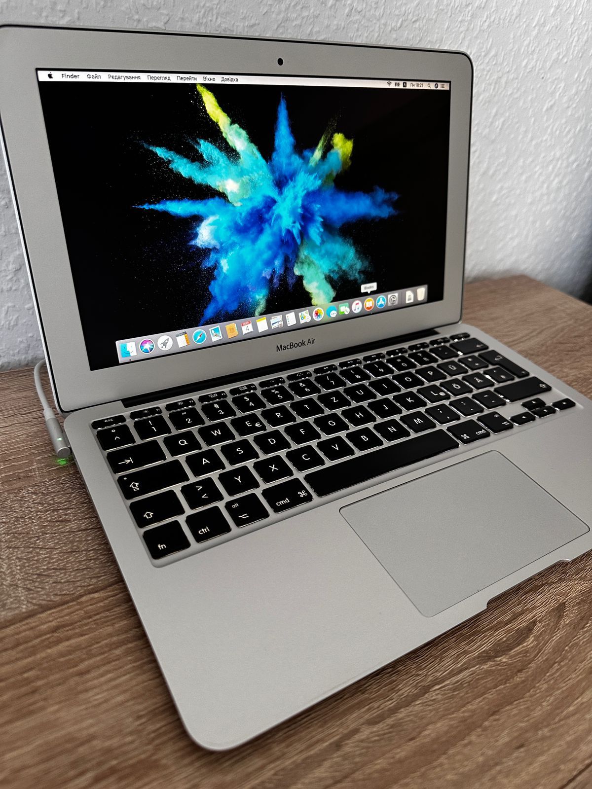 iPhone MacBook Air нетбук ноутбук