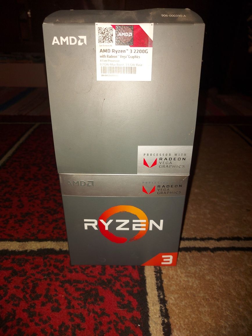 Процессор со встр. графикой Ryzen 3 2200G (без кулера, AM4)