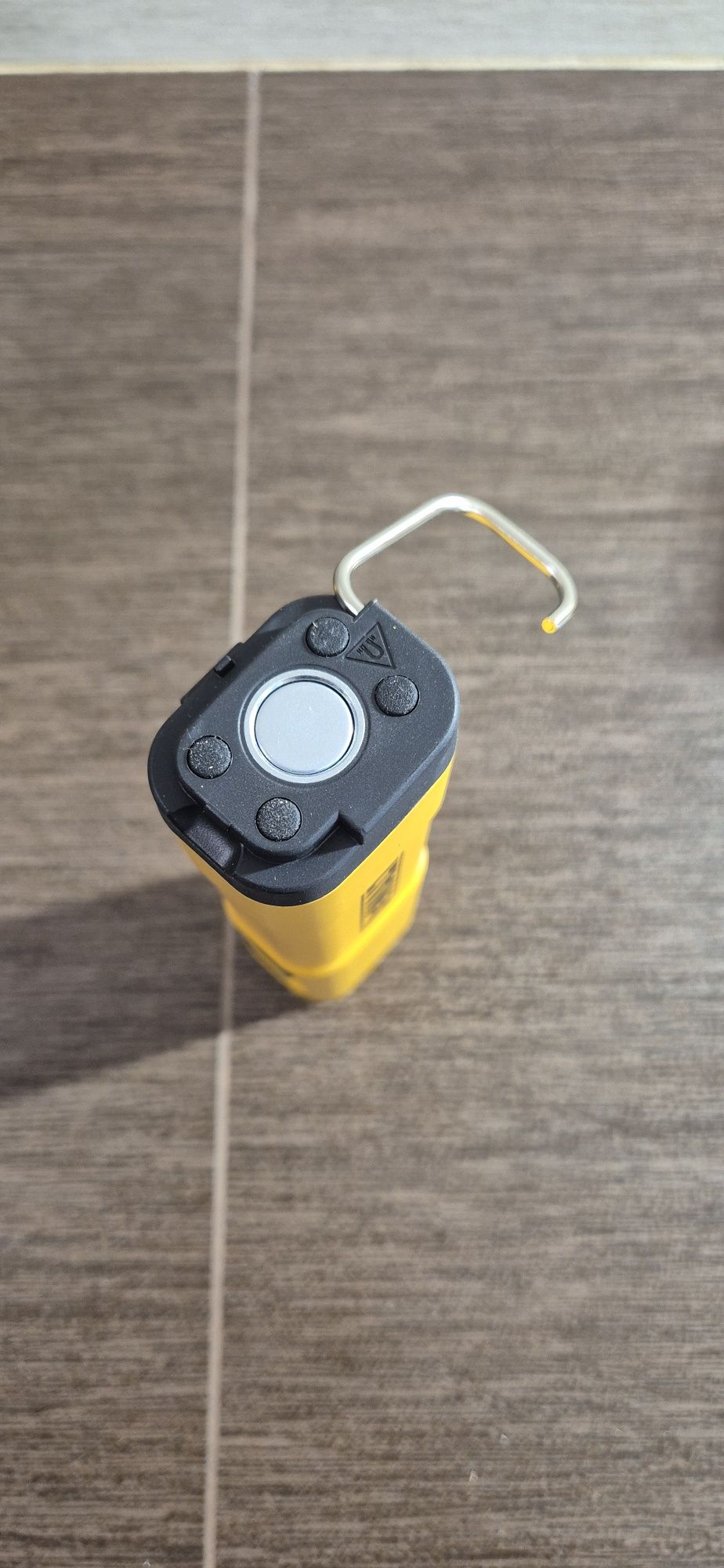 Latarki DeWALT DCL182 i DCL183