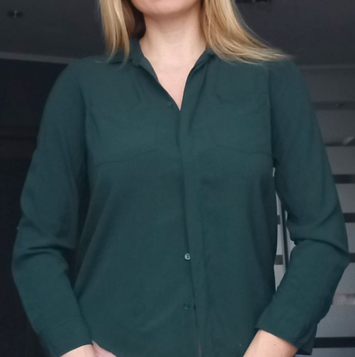 Жіноча сорочка зелена та біла