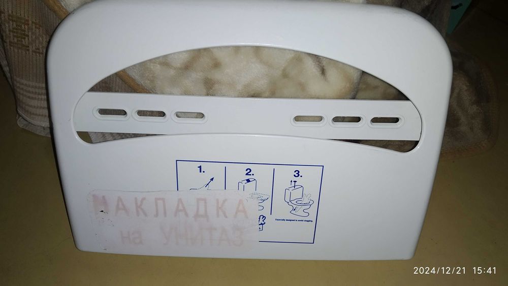 Диспенсер, тримач накладок на унітаз