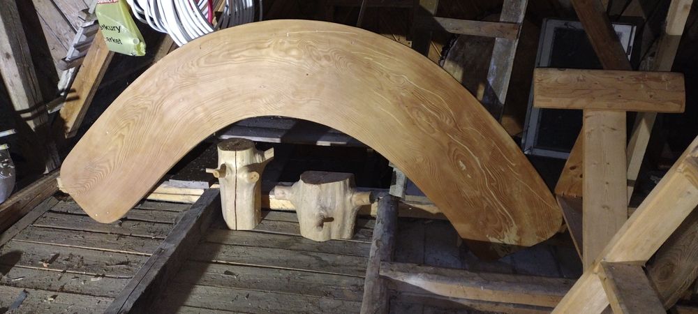 Nie typowy stół i ława z drzewa