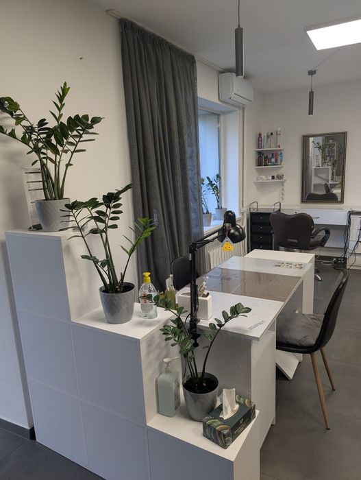 Здам в оренду робоче місце перукаря та майстра манікюру , педикюру