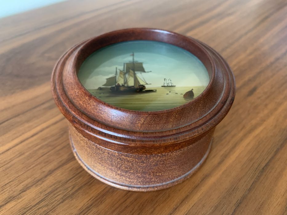 Caixa em madeira com tampa com pintura