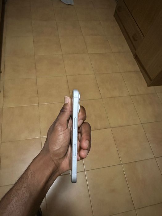 iPhone 16 Normal
