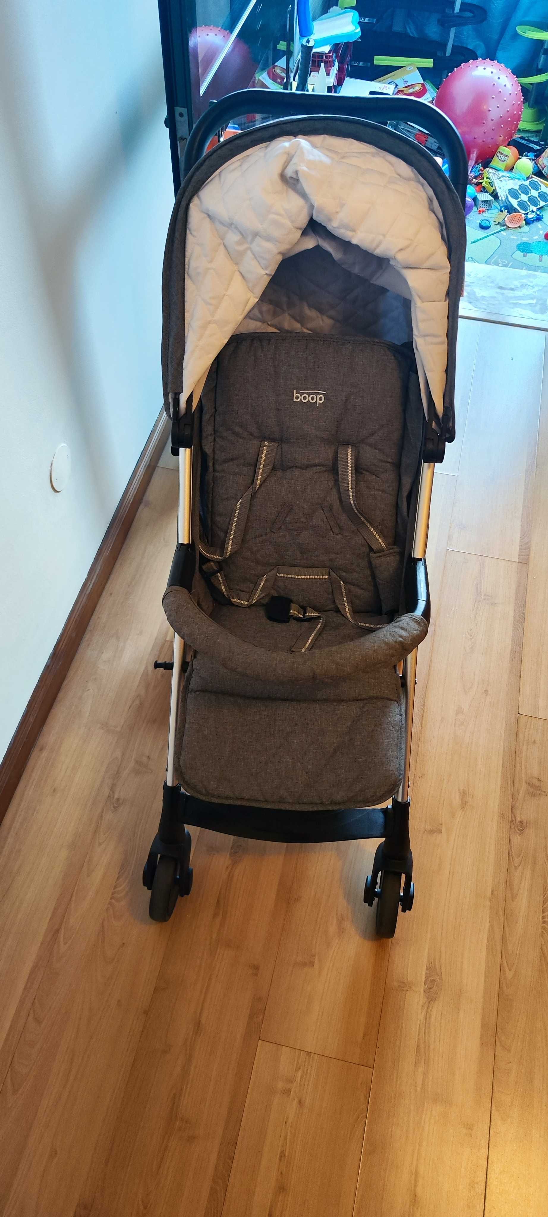 Carrinho de passeio com 3 posições ! Como novo.