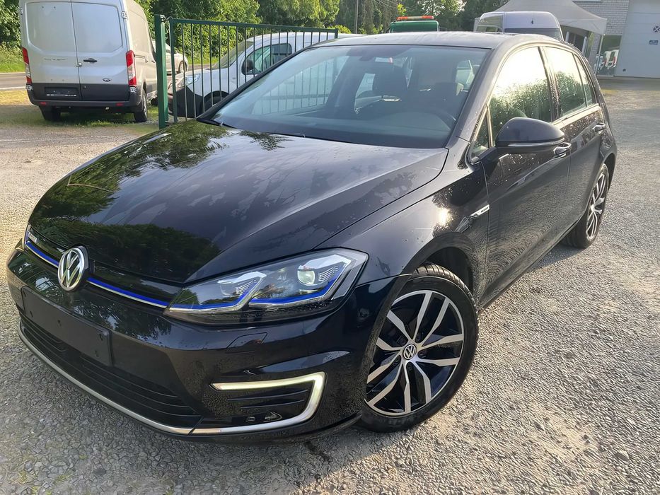 Volkswagen e-Golf      2019