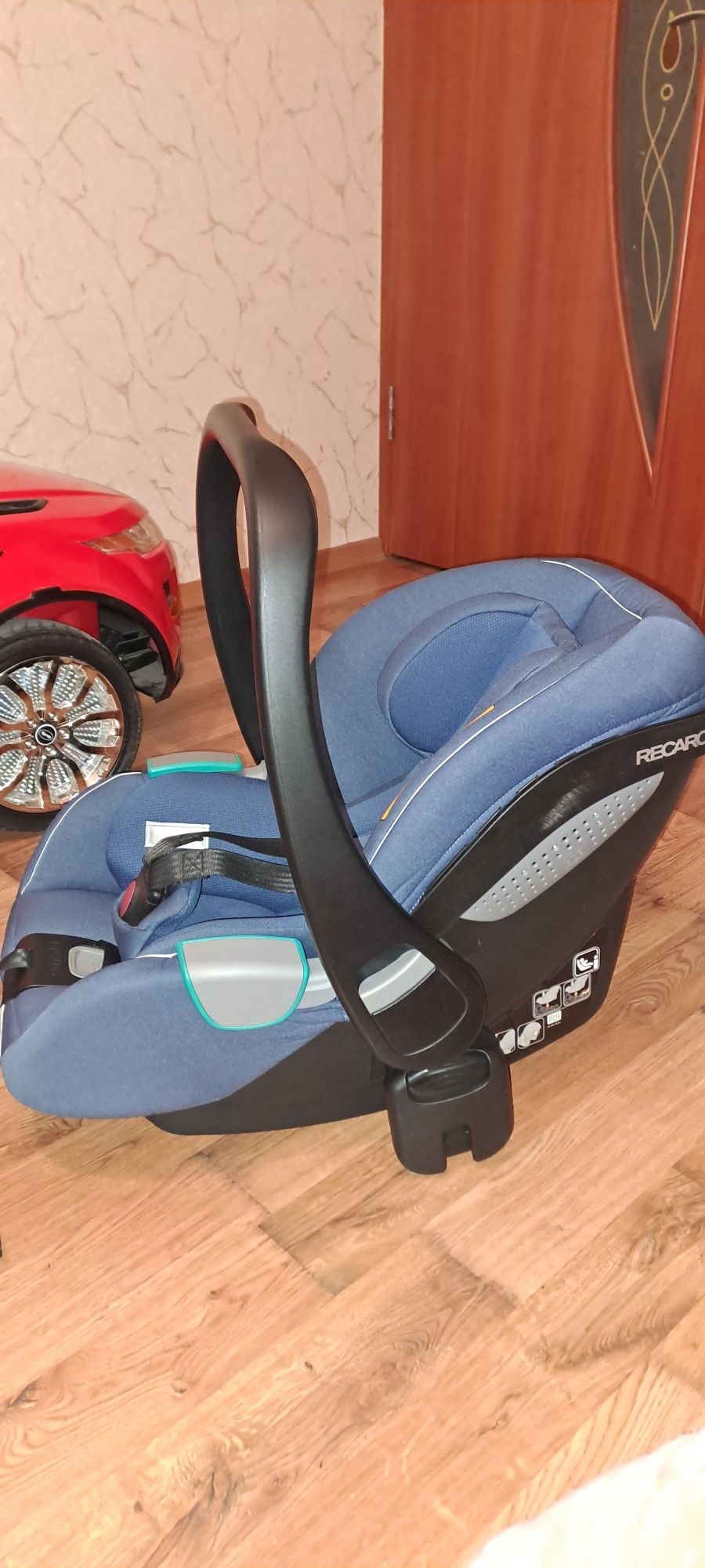 Дитяче автокрісло Recaro Avan