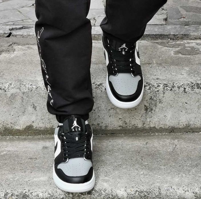 Мужские Кроссовки Найк Белые Серые Джорданы Черные