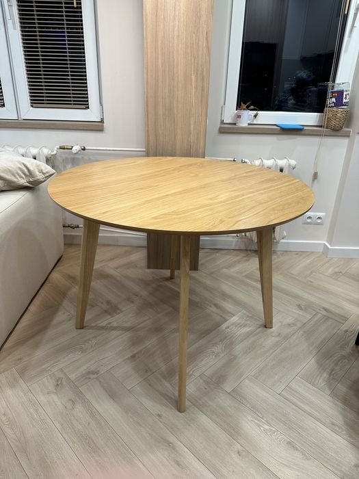 Stół jadalniany Actona