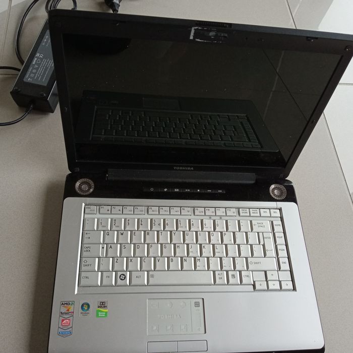 Laptop Toshiba satelite A210 128 z zasilaczem