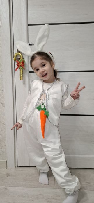 Костюм  зайчиків та ведмедика