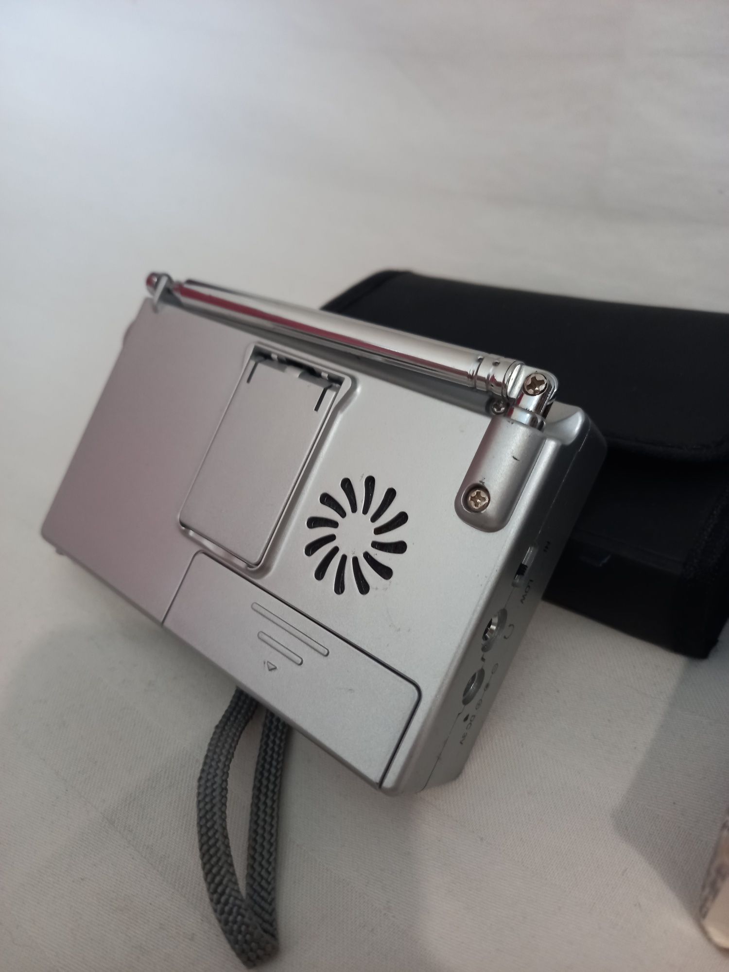 Sony Walkman, Sharp радіоприймач