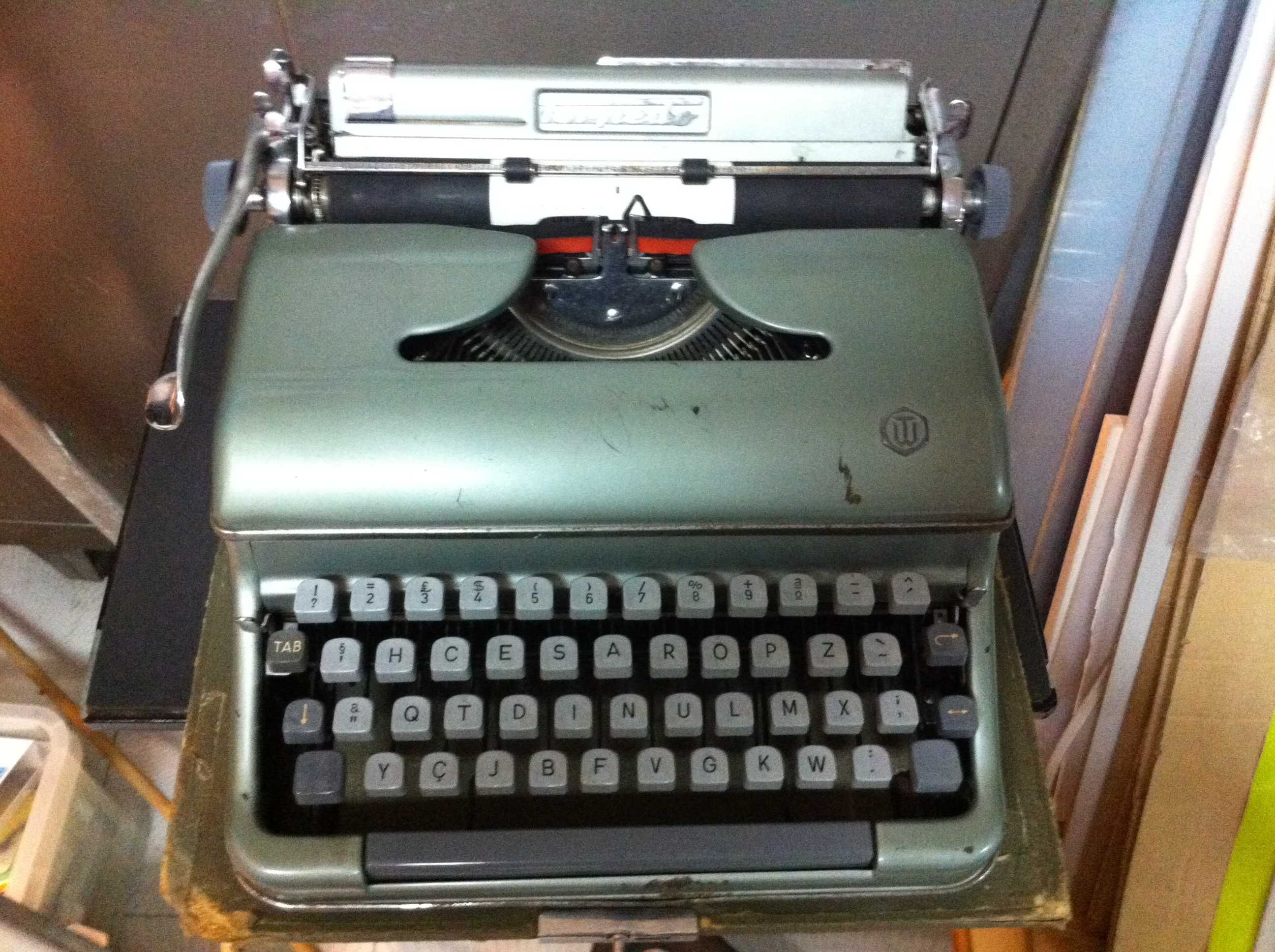 Maquina escrever Vintage REMINGTON Torpedo TW com mala, a Funcionar